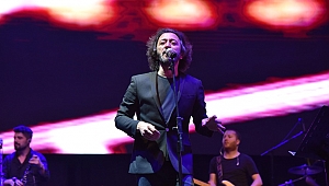 Fettah Can Şarkılarıyla Mest Etti