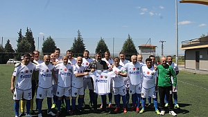 Thyateira Akhisar Masterler İzmir Esentepe Masterler Maçında dostluk kazandı