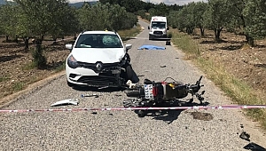 AKHİSAR'DA OTOMOBİLLE MOTOSİKLET ÇARPIŞTI! 1 ÖLÜ