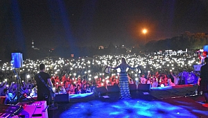 Gökçe, Akhisarlılara unutulmaz bir gece yaşattı