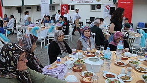 HUZUREVİNDEN İFTAR YEMEĞİ