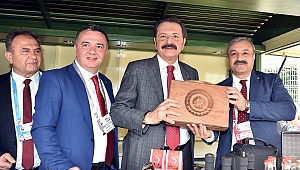 TOBB GENEL KURULUNDA AKHİSAR STANDINA BÜYÜK İLGİ