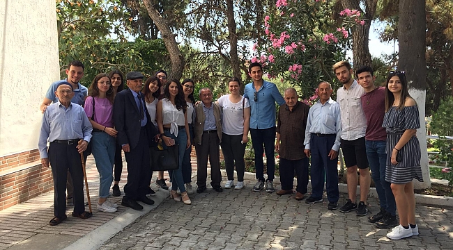 ADD Lİ GENÇLER BAYRAMDA HUZUREVİNDE