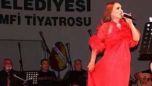 AKHİSAR COŞKUNER'İN EŞSİZ YORUMUYLA MÜZİĞE DOYDU