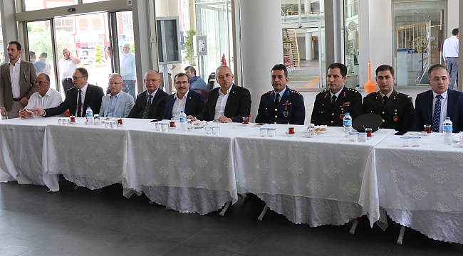 Akhisar'da bayramlaşma programı yapıldı