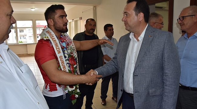 Avrupa Şampiyonu'na memleketi Akhisar'da karşılama