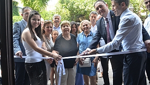 LAL, İLK KİŞİSEL FOTOĞRAF SERGİSİNİ TARİHİ ESKİ KASAPHANEDEKİ OLEA CAFE DE AÇTI