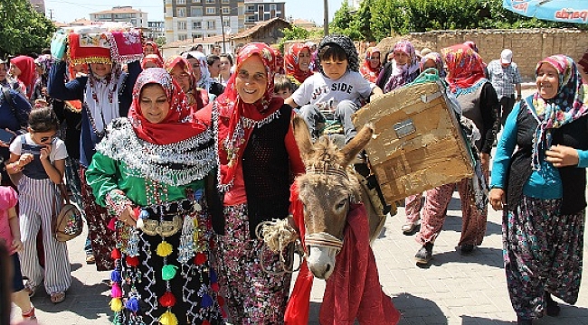 AKHİSAR 'DA GELENEKLER UNUTULMADI MUHTEŞEM YÖRÜK DÜĞÜNÜ