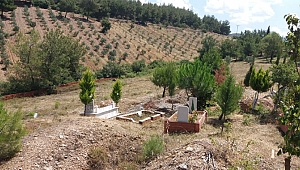 Akhisar mezarlıklarında bayram temizliği