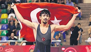 Akhisarlı Milli güreşçi Kerem Kamal, dünya şampiyonu