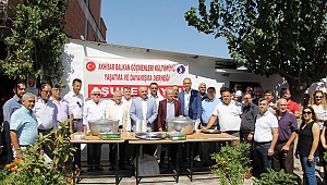 Akhisar Balkan Göçmenleri Derneği Aşure hayrı yaptı.