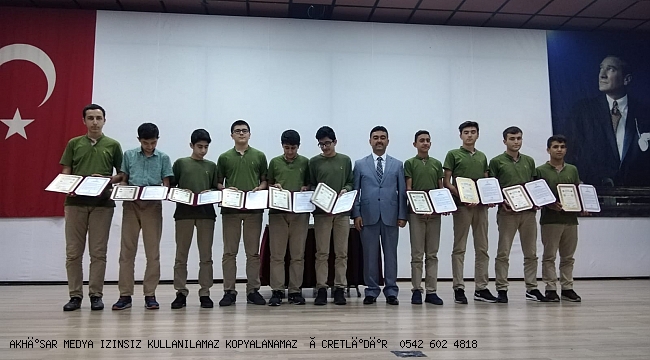 AKHİSAR DA MEZUN HAFIZLAR BELGELERİNE KAVUŞTU