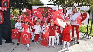 Minikler Cumhuriyet'in kuruluşunun 96'ncı yılını kutladı