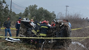 AKHİSAR DA FECİ KAZA