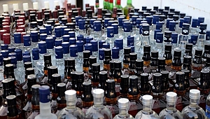 kaçak içki operasyonda 6 kişi gözaltına alındı.