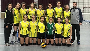 Voleybol Küçük kızlar da Büyükşehir galip