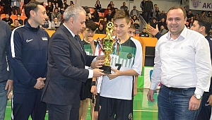 AKHİSARLI KÜÇÜK BASKETÇİLER NAMAĞLUP BÖLGE FİNALLERİNE GİDİYOR