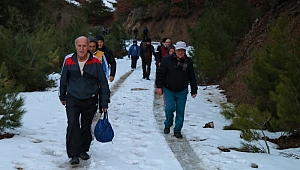 Akhisarlılar sağlıklı yaşam için doğa yürüyüşünü tercih ediyor