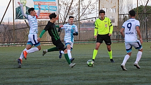 GENÇ ERKEKLER FUTBOLDA KAYHAN ERGÜN MESLEKİ TEKNİK ANADOLU İL İKİNCİSİ