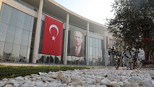 Türk Bayrağı’nı Yırtan Yunan Vekile Akhisar Belediyesi’nden Anlamlı Tepki
