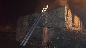 YANGIN MAHALLEYİ KORKUTTU