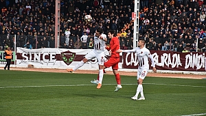 Akhisarspor bu sene evinde hiç yenilmeyen Hatay'ı 2-3 yendi
