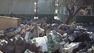 Depremde Ağır Hasar Gören Yapıların Yıkımı Devam Ediyor