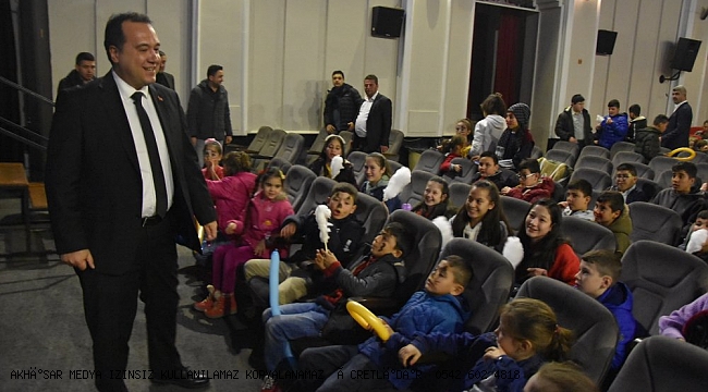 Depremden etkilenen çocuklar sinemada stres attı