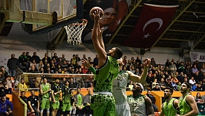Manisa derbisinde kazanan Akhisar Belediye 76-65