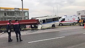 AKHİSAR'DA İŞÇİ SERVİSİ KAZASI ÖLÜ VE ÇOK SAYIDA YARALI VAR
