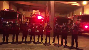 AKHİSAR 'DA İTFAİYECİLER'DEN SAĞLIK ÇALIŞANLARINA ALKIŞLI DESTEK