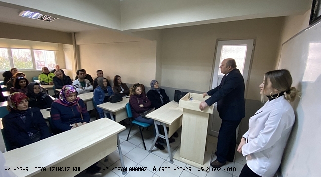 Akhisarlı Velilere Yeni Sınav Sistemi Anlatıldı
