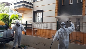 Akhisar’da Karantinaya Alınan Binada Dezenfekte Çalışması