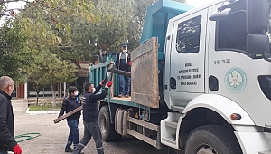 Akhisar’da Oturma Bankları Kaldırılıyor