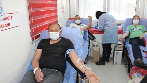 Akhisardaki kan bağışı büyük ilgi gördü
