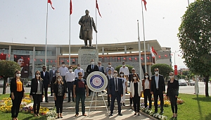 ÇELENK KOYMA TÖRENİ YAPILDI