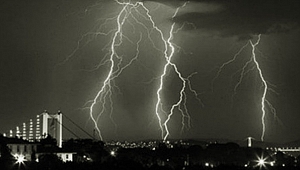 Akhisar Meteoroloji Müdürü Fehmi Şengün,gök gürültülü sağanak yağmurun sebebini açıkladı.
