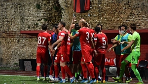 Akhisarspor son dakika'da golü attı avantajı kaptı!