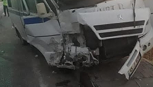 İŞÇİ SERVİSLERİ ÇARPIŞTI 12 YARALI