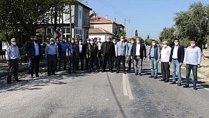 Akhisarlı Muhtarlardan Asfalt Teşekkürü