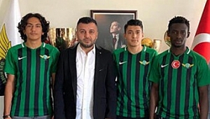 Akhisarspor'dan altyapıdan 3 futbolcuya sözleşme imzaladı