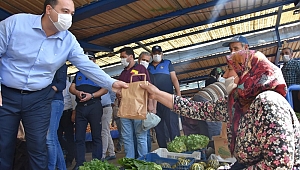 Başkan Dutlulu pazarcı esnafına hijyen seti dağıttı