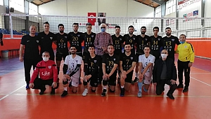 AKHİSARGÜCÜ VOLEYBOL ERKEKLERDE DEPLASMANDA GALİP