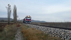 AKHİSAR'DA TREN KAZASI