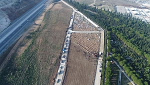 Akhisar Mezarlığının Yeni Gömü Alanında Yollar Yapıldı