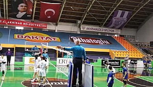 AKHİSARGÜCÜ VOLEYBOL ERKEKLERDE KAYIP 0-3