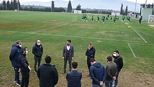 AKHİSARSPOR ANTRENMANDA TARAFTARLA BULUŞTU