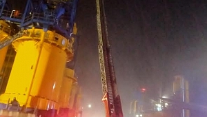 Akhisar daki Yangına Zor Koşullarda Fabrika Yangınına İtfaiyeden Anında Müdahale