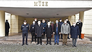 Vali Karadeniz, Akhisar Hastane Höyüğü ve Thyateira Tepe Mezarlığı Ören Yeri Kazı Alanında İncelemelerde Bulundu