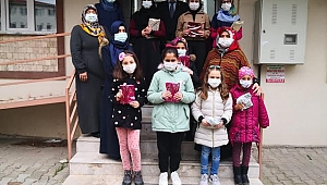 AKHİSAR MÜFTÜLÜĞÜ “GENÇLER TATİLDE YARIŞIYOR” PROJESİ KAPSAMINDA DERECEYE GİREN ÖĞRENCİLERİ ÖDÜLLENDİRDİ